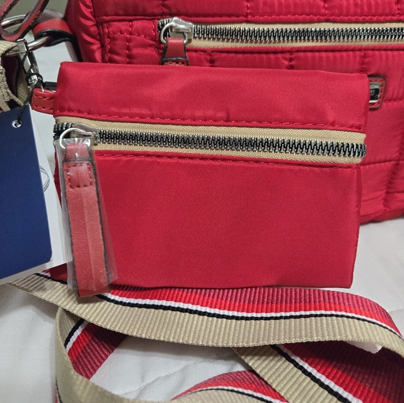 ADRIENNE VITTADINI Times Square Collection Quilted Nylon Crossbody Handbag - Picture 4 of 5